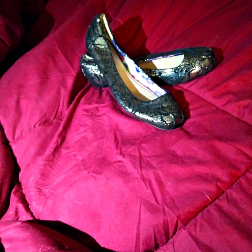 5/$25 Bob's size 8 ballet flats